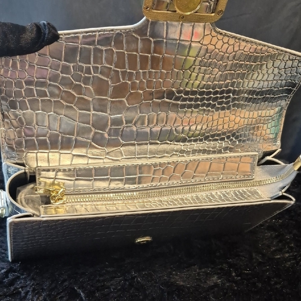 Chic Silver Crocodile Embossed Clutch with Gold Leopard Handle - Picture 14 of 17